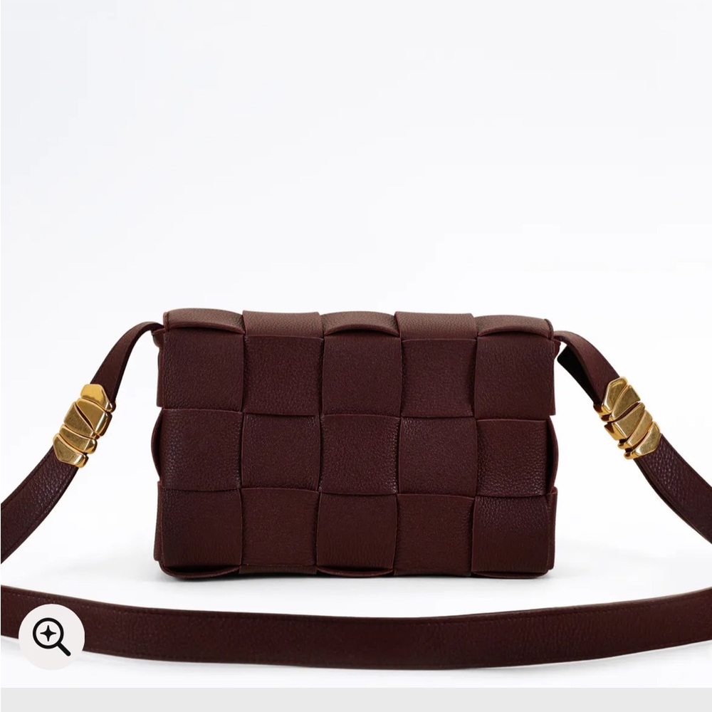 Gorgeous Bottega Veneta Grained Cassette Crossbody in Burgundy with hardware